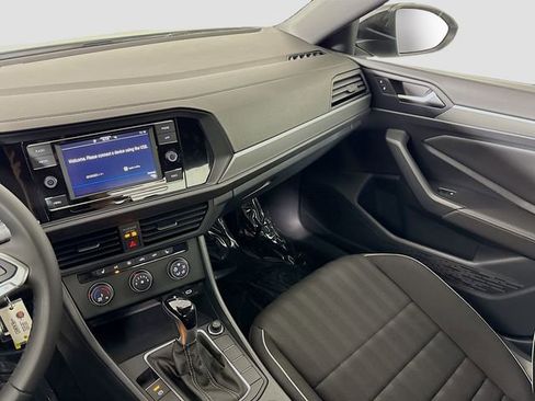 Certified 2024 Volkswagen Jetta Sport image 24