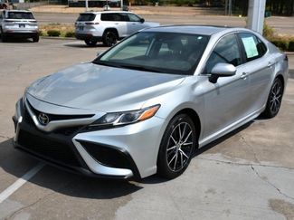 Used 2021 Toyota Camry SE image 1
