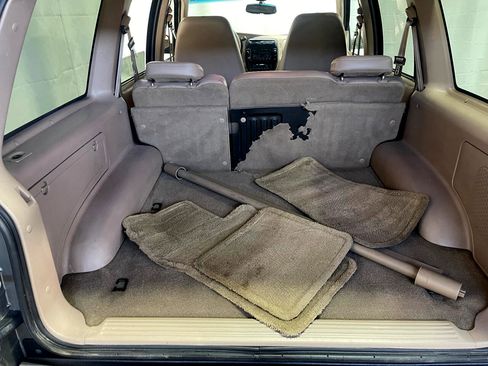 Used 2000 Ford Explorer Eddie Bauer image 19