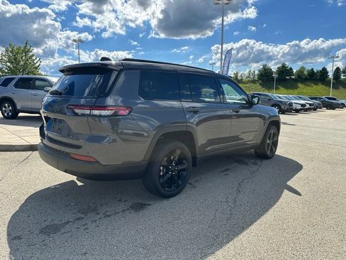 Used 2023 Jeep Grand Cherokee L Laredo AWD/4WD image 3