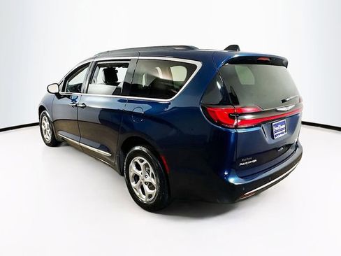 Used 2023 Chrysler Pacifica Limited AWD/4WD image 5