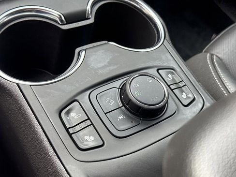 Used 2024 GMC Terrain SLT image 35