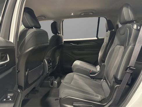 Used 2023 Jeep Grand Cherokee L Laredo image 34