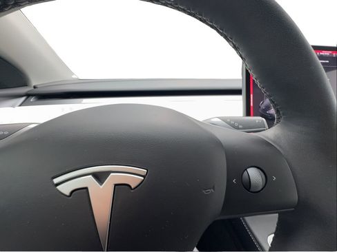 Used 2024 Tesla Model Y 2WD image 39