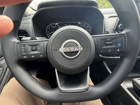 Used 2024 Nissan Rogue SV AWD/4WD image 19