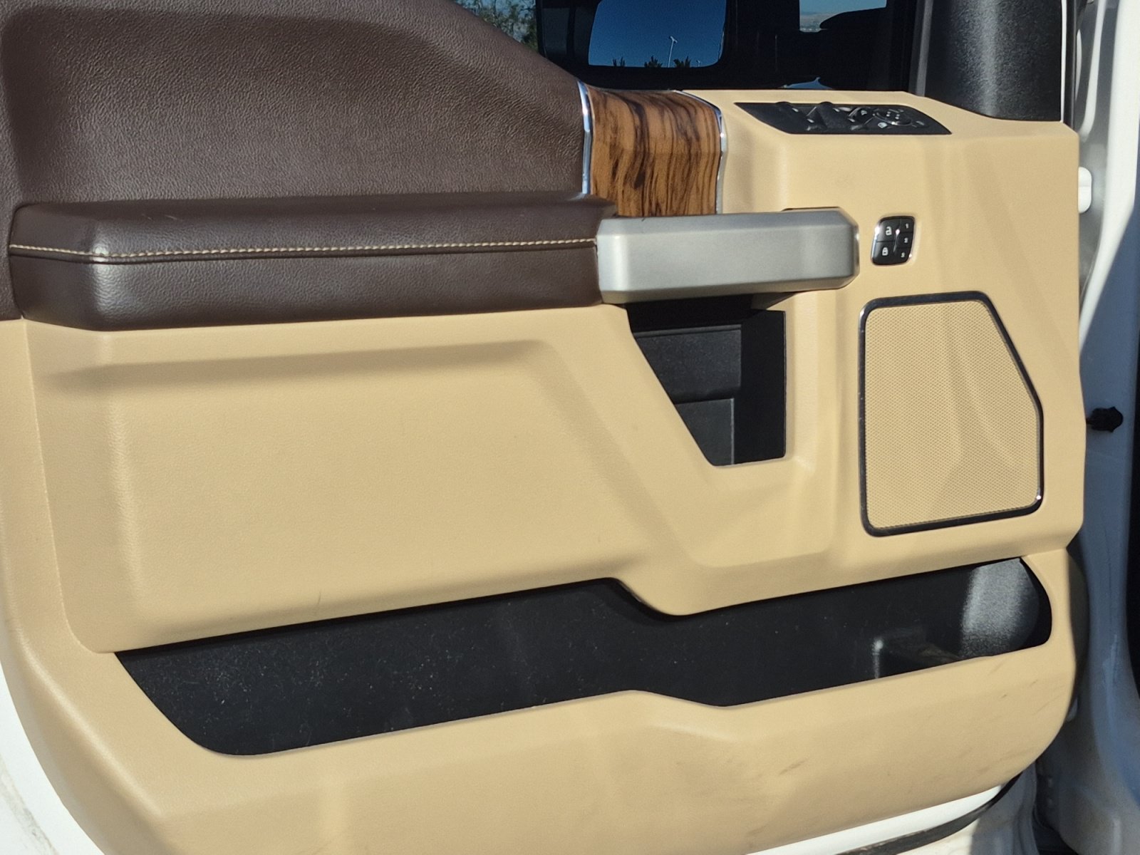Used 2019 Ford F150 Lariat w/ Equipment Group 501A Mid AWD/4WD image 14