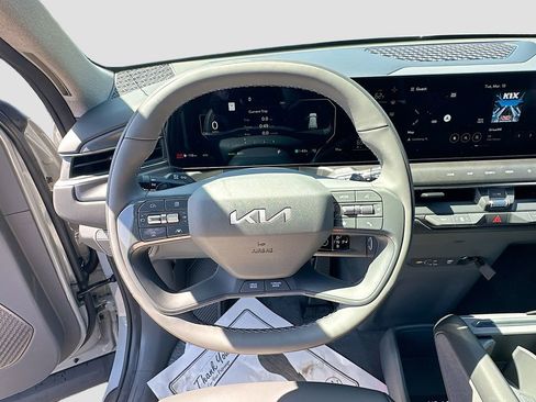 New 2026 Kia EV9 Land image 11