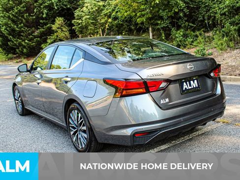 Used 2025 Nissan Altima 2.5 SV FWD image 4