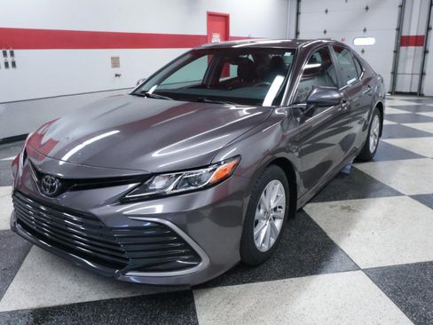 Used 2023 Toyota Camry LE FWD image 5