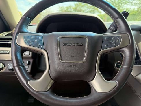 Used 2018 GMC Yukon XL Denali w/ Denali Ultimate Package AWD/4WD image 19