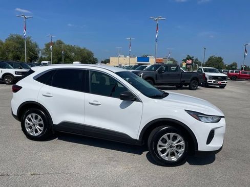 Used 2024 Ford Escape Active w/ Tech Pack #1 AWD/4WD image 2