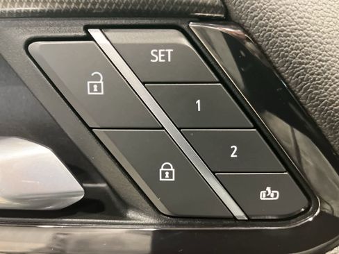 Used 2022 GMC Sierra 1500 AT4 w/ AT4 Premium Package image 17