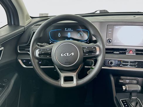 Used 2025 Kia Sportage LX image 17