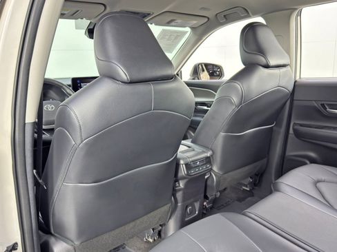 Used 2024 Toyota Grand Highlander XLE image 33