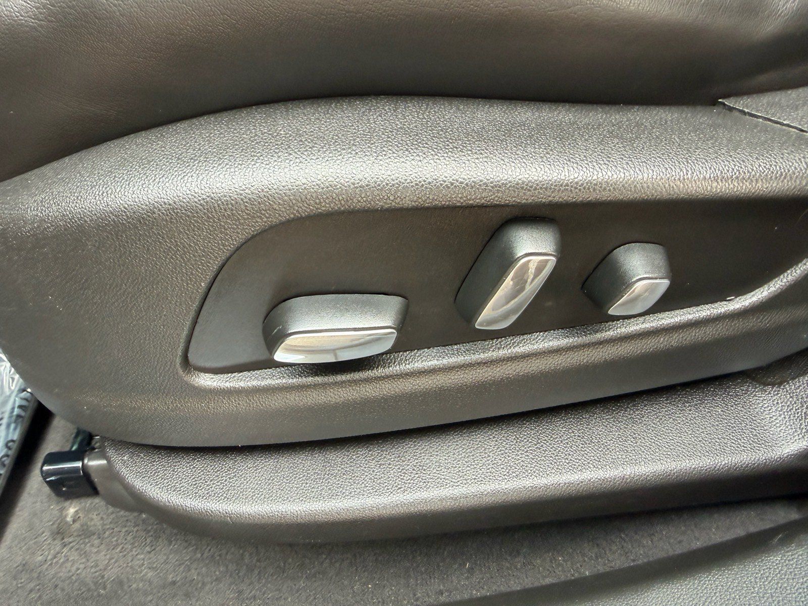 Used 2017 Cadillac XT5 Luxury FWD image 21