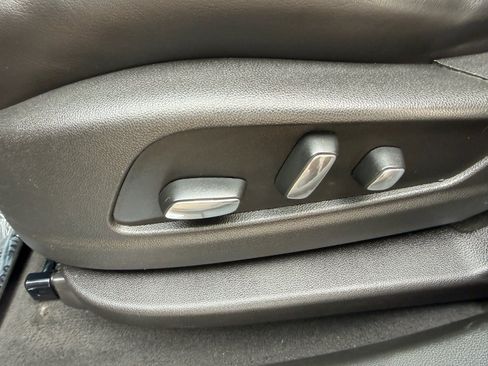 Used 2017 Cadillac XT5 Luxury FWD image 21