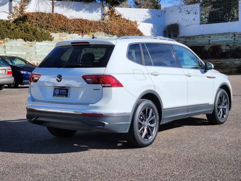 Certified 2024 Volkswagen Tiguan SE image 3