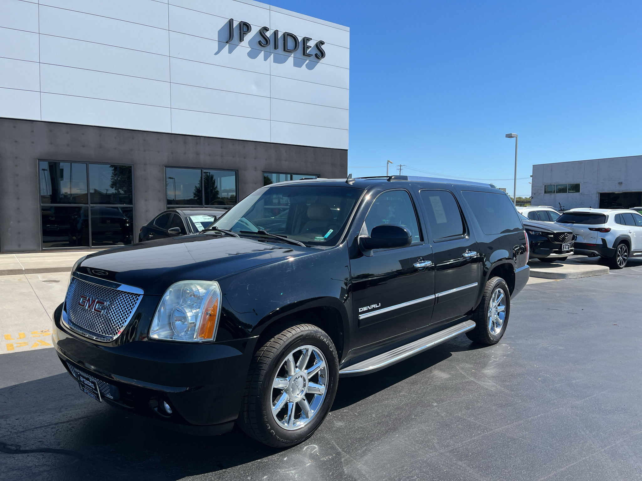 Used 2013 GMC Yukon XL Denali AWD/4WD image 1