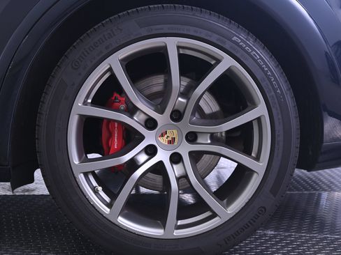Certified 2023 Porsche Cayenne GTS AWD/4WD image 12