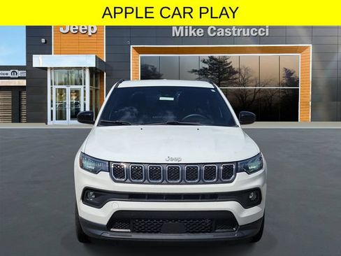 Used 2023 Jeep Compass Latitude AWD/4WD image 2