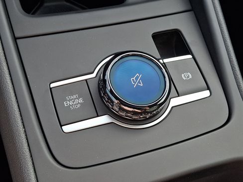 New 2026 Volkswagen Tiguan SE R-Line AWD/4WD image 17