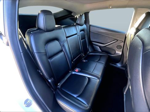 Used 2021 Tesla Model Y Long Range image 24