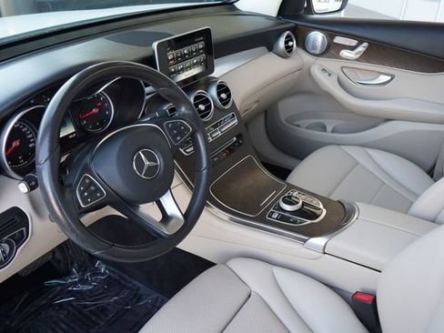 Used 2018 Mercedes-Benz GLC 300 4MATIC image 2