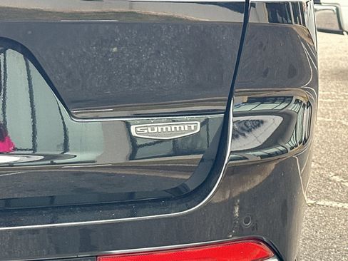 Used 2022 Jeep Grand Cherokee L Summit w/ Luxury Tech Group V image 10