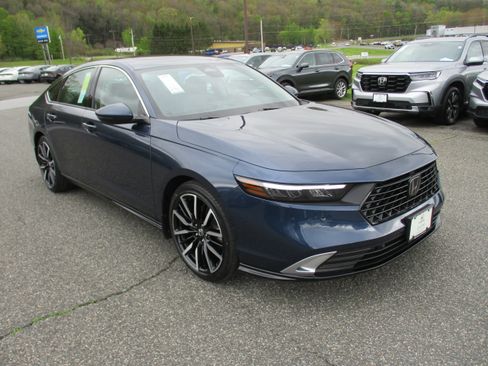 Certified 2023 Honda Accord Touring image 3