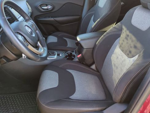 Used 2016 Jeep Cherokee Sport w/ Cold Weather Group image 16