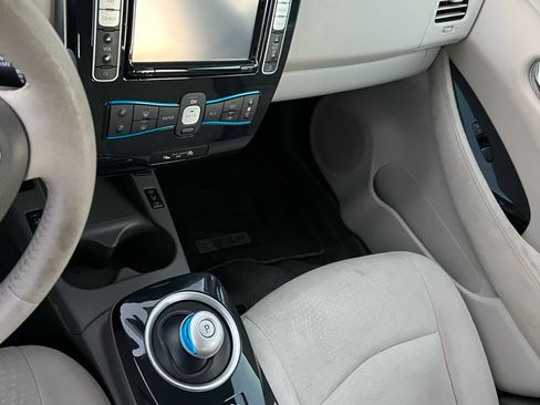 Used 2012 Nissan Leaf SL image 9