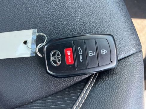 Used 2025 Toyota Camry SE image 35