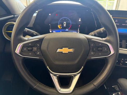 Used 2024 Chevrolet Trax LT w/ Sunroof Package FWD image 37