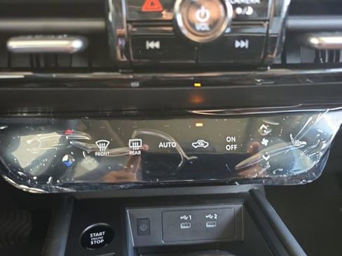 New 2026 Nissan Kicks SR image 4