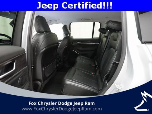 Used 2023 Jeep Grand Cherokee Limited image 16