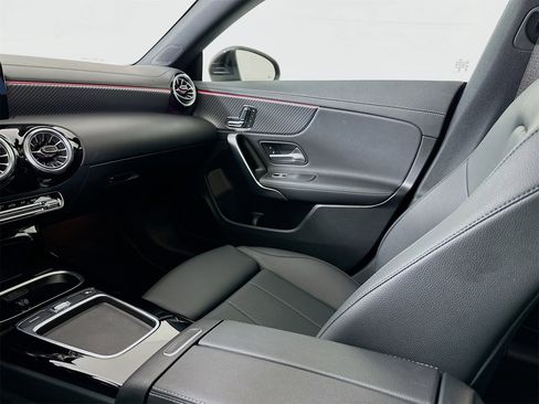 Used 2025 Mercedes-Benz CLA 250 image 24