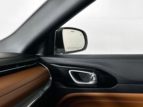 Certified 2024 Jeep Compass Limited image 27