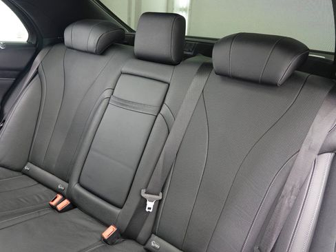 Used 2017 Mercedes-Benz S 550 Sedan w/ Sport Package w/ Sport Package image 36