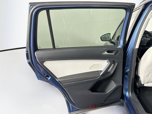 Used 2019 Volkswagen Tiguan SE w/ Panoramic Sunroof Package FWD image 26