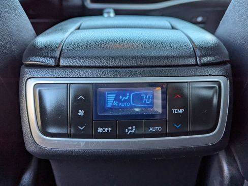 Used 2018 Toyota Highlander XLE AWD/4WD image 41
