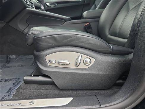 Used 2021 Porsche Macan S AWD/4WD image 28