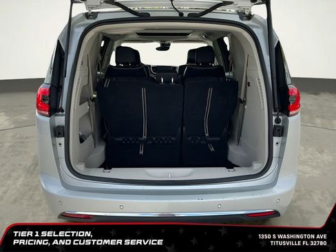 Used 2024 Chrysler Pacifica Limited FWD image 16