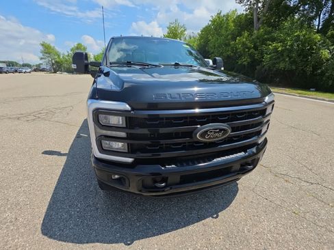 Used 2023 Ford F350 Lariat w/ Black Appearance Package AWD/4WD image 4
