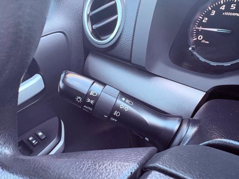 Used 2019 Toyota Tundra SR5 AWD/4WD image 32