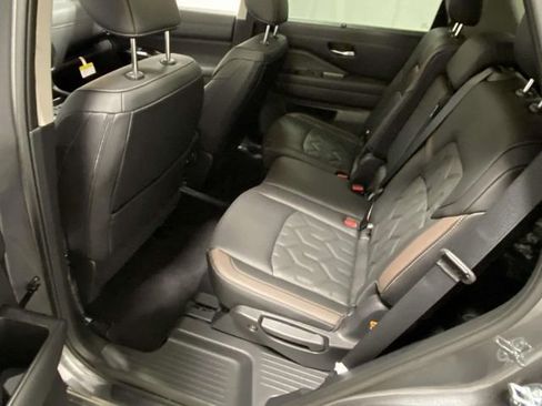 New 2026 Nissan Pathfinder Platinum image 8