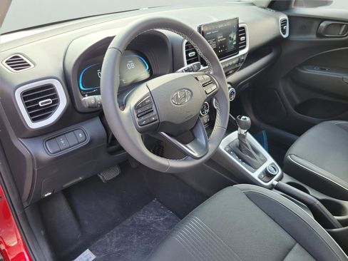 Used 2025 Hyundai Venue Limited FWD image 11
