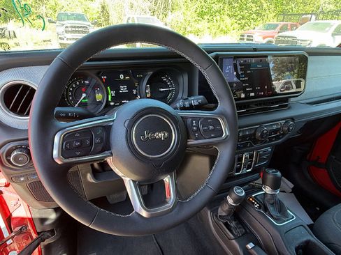 Used 2025 Jeep Wrangler Sahara w/ Safety Group AWD/4WD image 25