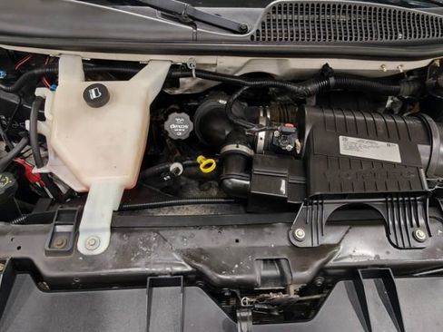 Used 2017 GMC Savana 2500 image 32