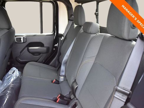 New 2025 Jeep Gladiator Sport image 15