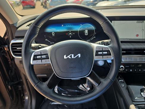 Certified 2025 Kia Telluride SX w/ SX Captain's Chair Package FWD image 31